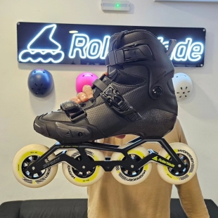 Un cliente feliz!!! @dagoro17 los nuevos patines de @rollerblade.spain crossfire con una personalización de 4x90mm y ruedas Hydrogen. 

Simplemente nos encantan!!!

#patins #bcn #happybirthday #siempresobreruedas